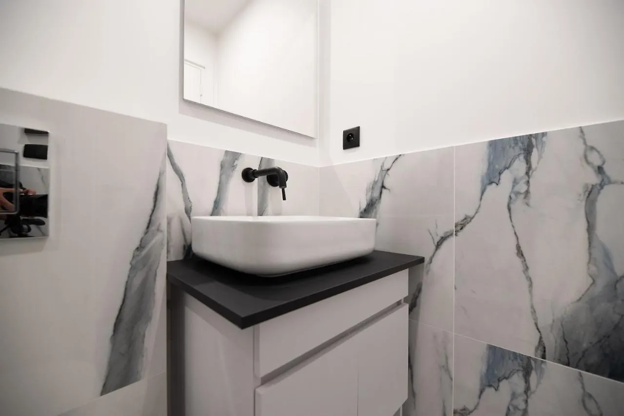 Mbm - Upper Marais Apartment Paris 0*,